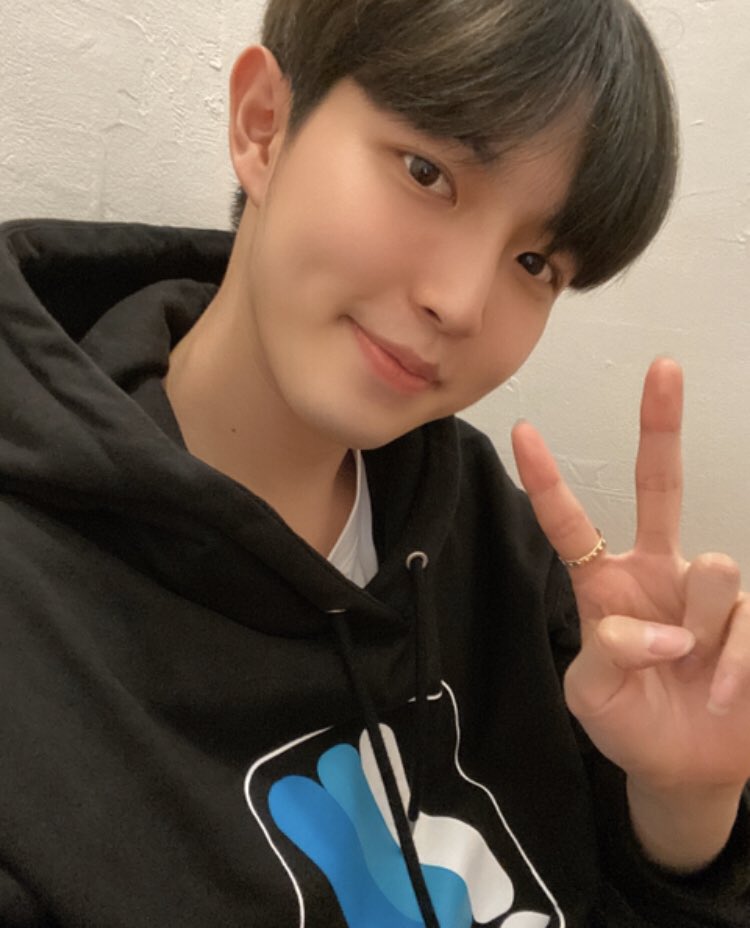 ✧* ･ﾟ♡day 94 〈April 3rd〉ahhhhhhh u posted!!!dare I say FOR ME haha I’m just kidding I missed you so much I hope your staying healthy I had a very relaxed day even tho I took an exam it wasn’t that bad I could’ve done better, well love youuu