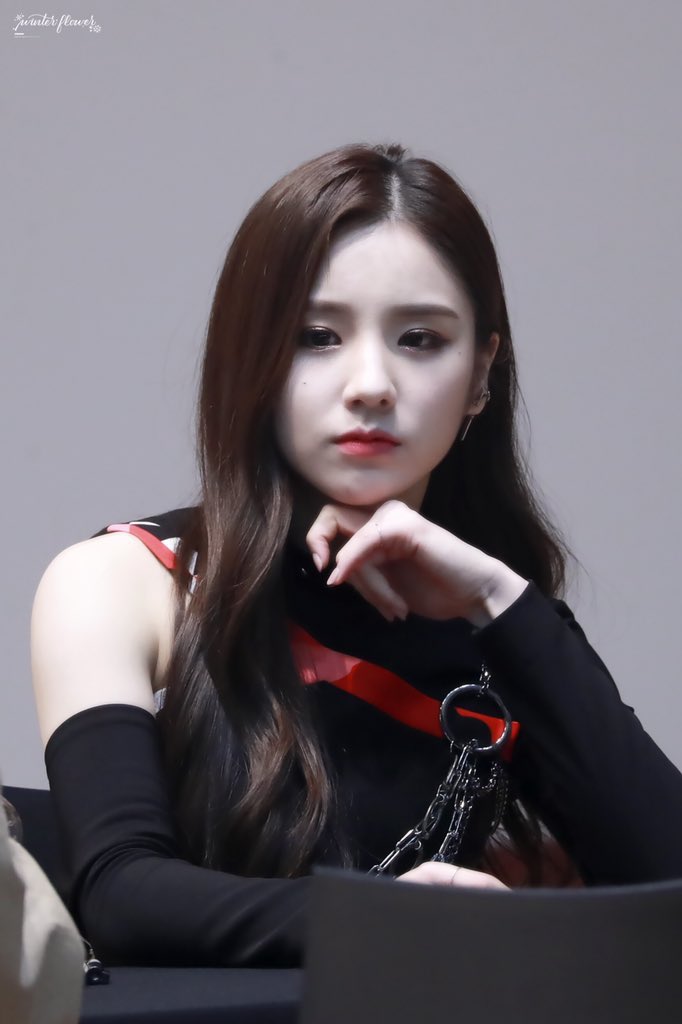 4/3/20 whats good heejin it’s friday we love to see it i hope ur having a good day