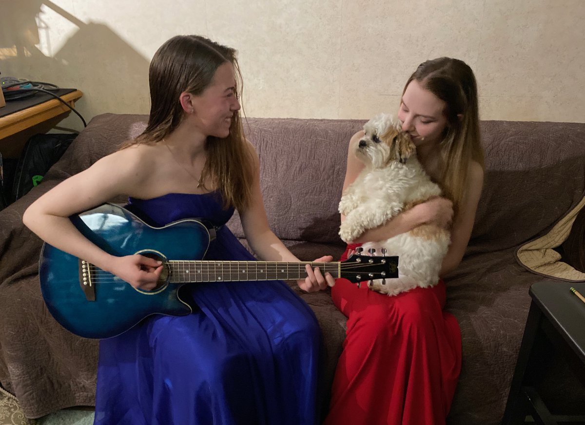 ALarsonAHS's tweet image. Sisters at #AHSunprom2020