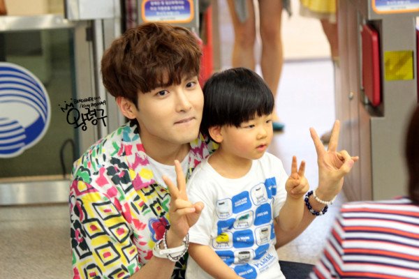 ryeowook pls have your own children soon. S O O N