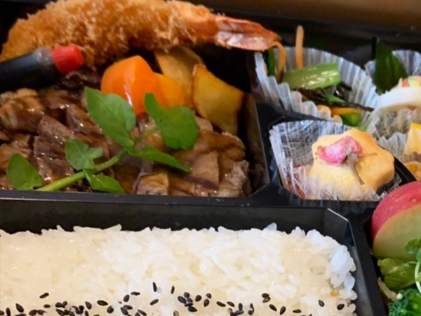 ルモンドふじがや 入社式のお弁当 一昨日 入社式用のお弁当を企業様にお届けしました 新社会人の皆さま おめでとうございます お祝いの気持ちを 桜の花びらを付けて焼いたいちごクッキー で お客さまのご都合に合わせ 内容のアレンジ を喜ん ルモンドふじがや 入社式のお弁当 一昨日 入社式用のお弁当を企業様にお届けしました 新社会人の皆さま おめでとうございます お祝いの気持ちを 桜の花びらを付けて焼いたいちごクッキー で お客さまのご都合に合わせ 内容のアレンジ を喜ん