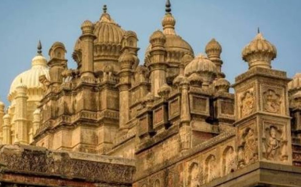  #GoodmorningTwitter  #JaiShreeRam  #JaiHind  #PositiveTweetsKaroNa Bhuleshwar is a Hindu temple of Shiva, situated around 45 kilometres from Pune and 10 km from Pune Solapur highway from Yawat. The temple is situated on a hill and was built in the 8th century.