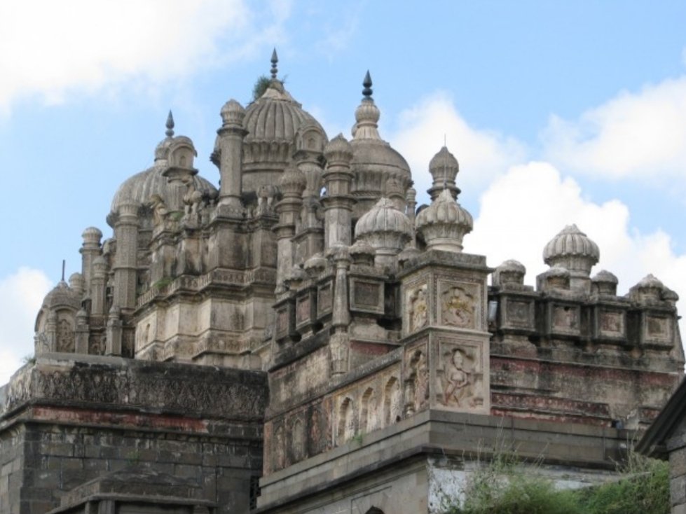  #GoodmorningTwitter  #JaiShreeRam  #JaiHind  #PositiveTweetsKaroNa Bhuleshwar is a Hindu temple of Shiva, situated around 45 kilometres from Pune and 10 km from Pune Solapur highway from Yawat. The temple is situated on a hill and was built in the 8th century.