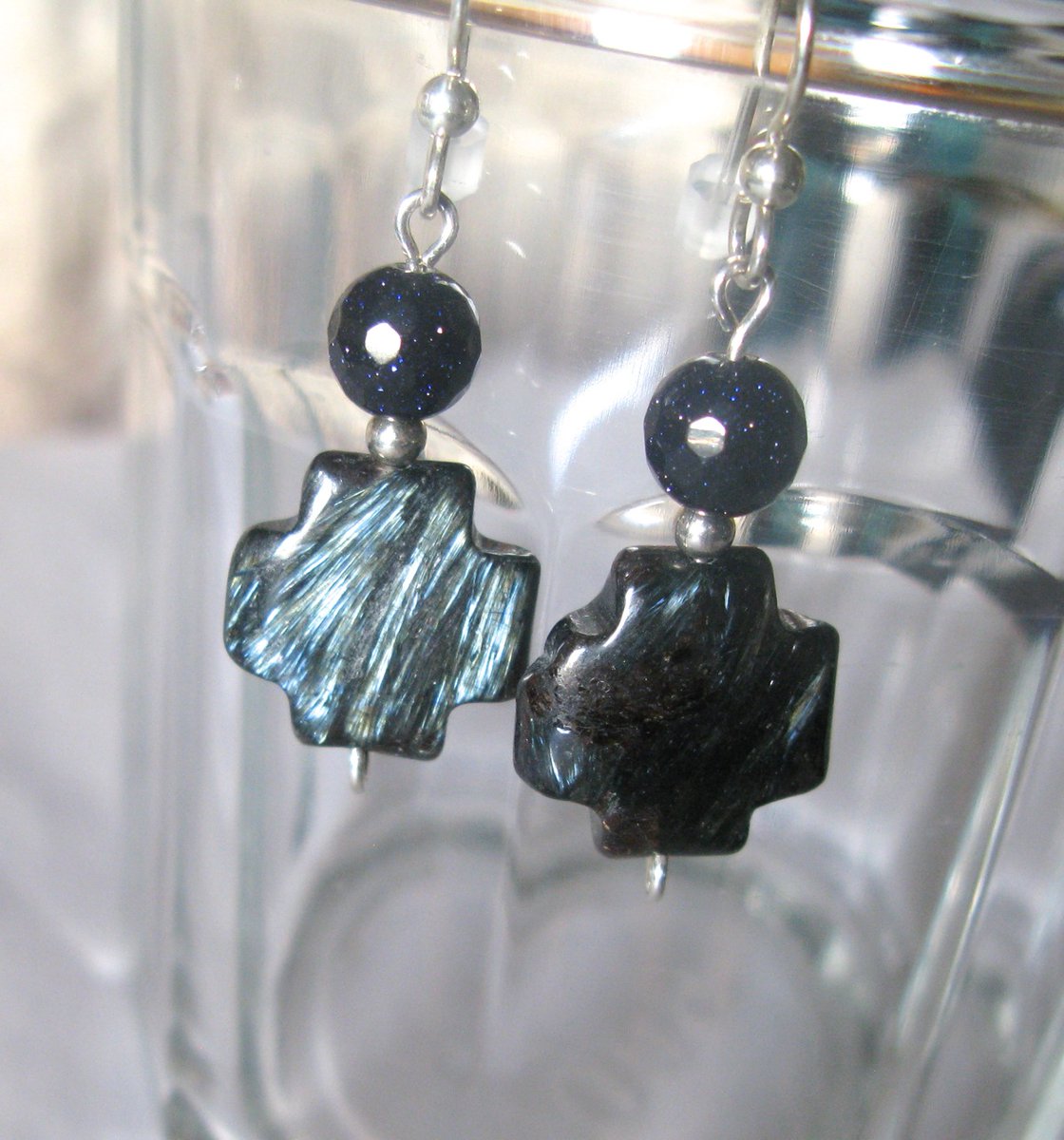 Did I show you "Mapping the Starfields" yet? That was another high point of 2019. They are sterling silver earrings combining blue goldstone glass and what I thought was blue astrophyllite. Turns out it's probably actually arfvedsonite. Fascinating stuff, whatever it is.