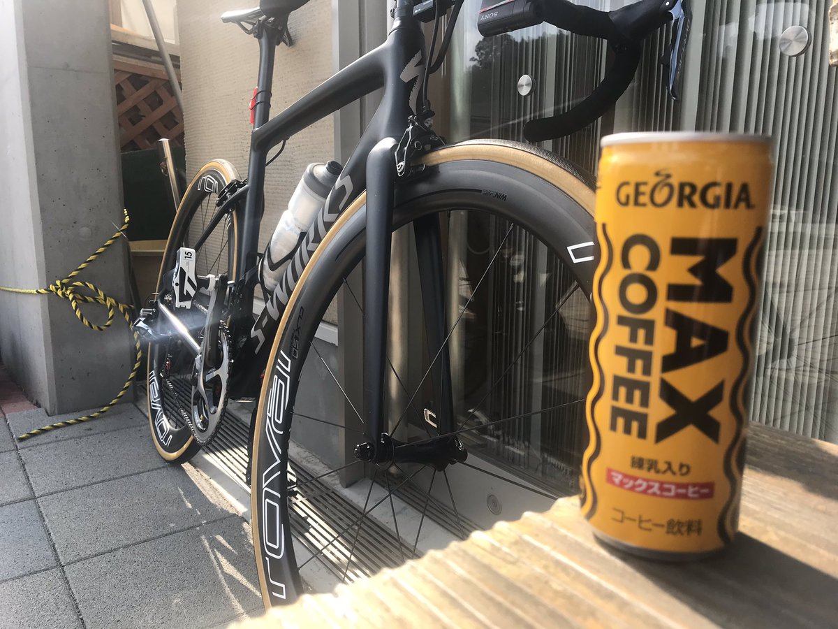 dy3_t's tweet photo. 本日のASAREN。
ソロでぐるっと山を通って桜を眺めて、同じソロサイクリストさんに手を振られて元気をもらい、自販機のmaxcoffeeで休憩。
朝早めで周りに人もいないので、コーヒーブレイク演出自撮りなんかも堂々とw
そんな感じで楽しんできました(´∀`)
#本日のASAREN
#RLaF
#GMR_J https://t.co/yfUABVjKnV