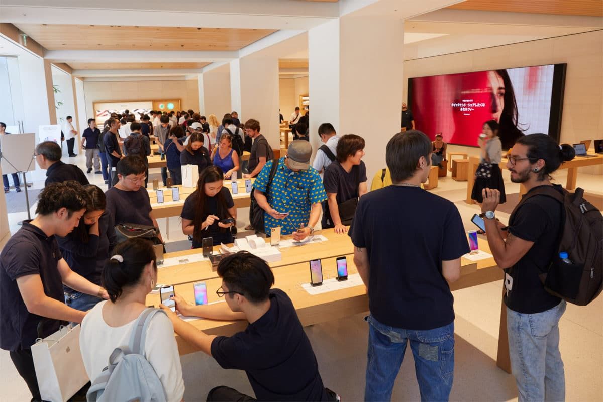iPhoneHackx's tweet photo. Apple's U.S. Retail Stores Will Be Closed Until Early May https://t.co/PB4L8q1HbX #Apple #Retailstore #closed #EarlyMay https://t.co/HK05hSCug0