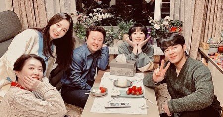 NetizenDrama's tweet photo. no #HiByeMama this week 😔 I LOVE THEM SO MUCH AND I WILL MISS THEM! NEXT SATURDAY PLEASE COME FAST 😭❤️ https://t.co/l86jkUQ9AK