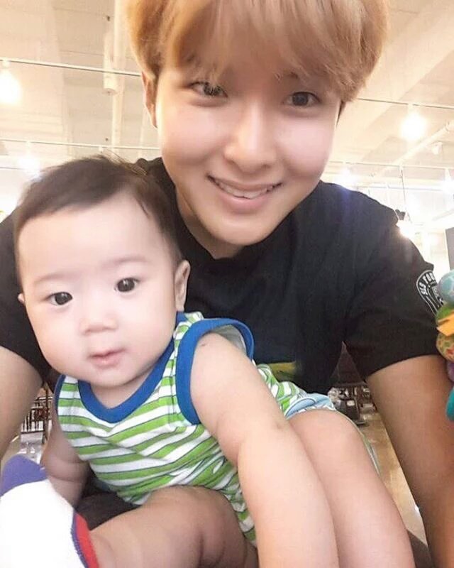 cant wait for the day that ryeowook would post his selfies with his own babies to us fans  i wanna pinch both of their cheeks pls