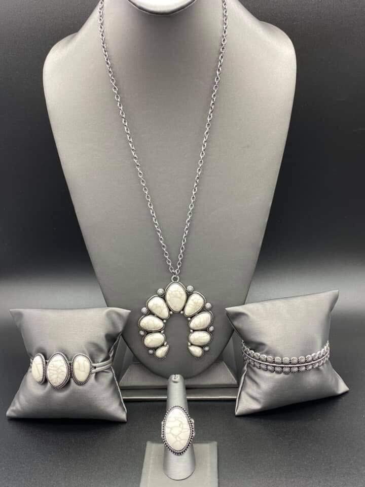 DDhasblingfor5's tweet photo. This is April’s Fashion Fix the set of 4 is only $20 ! 🔥
Each individual item is only $5! 🔥
Post below claimed item! https://t.co/lF86b8b4JR