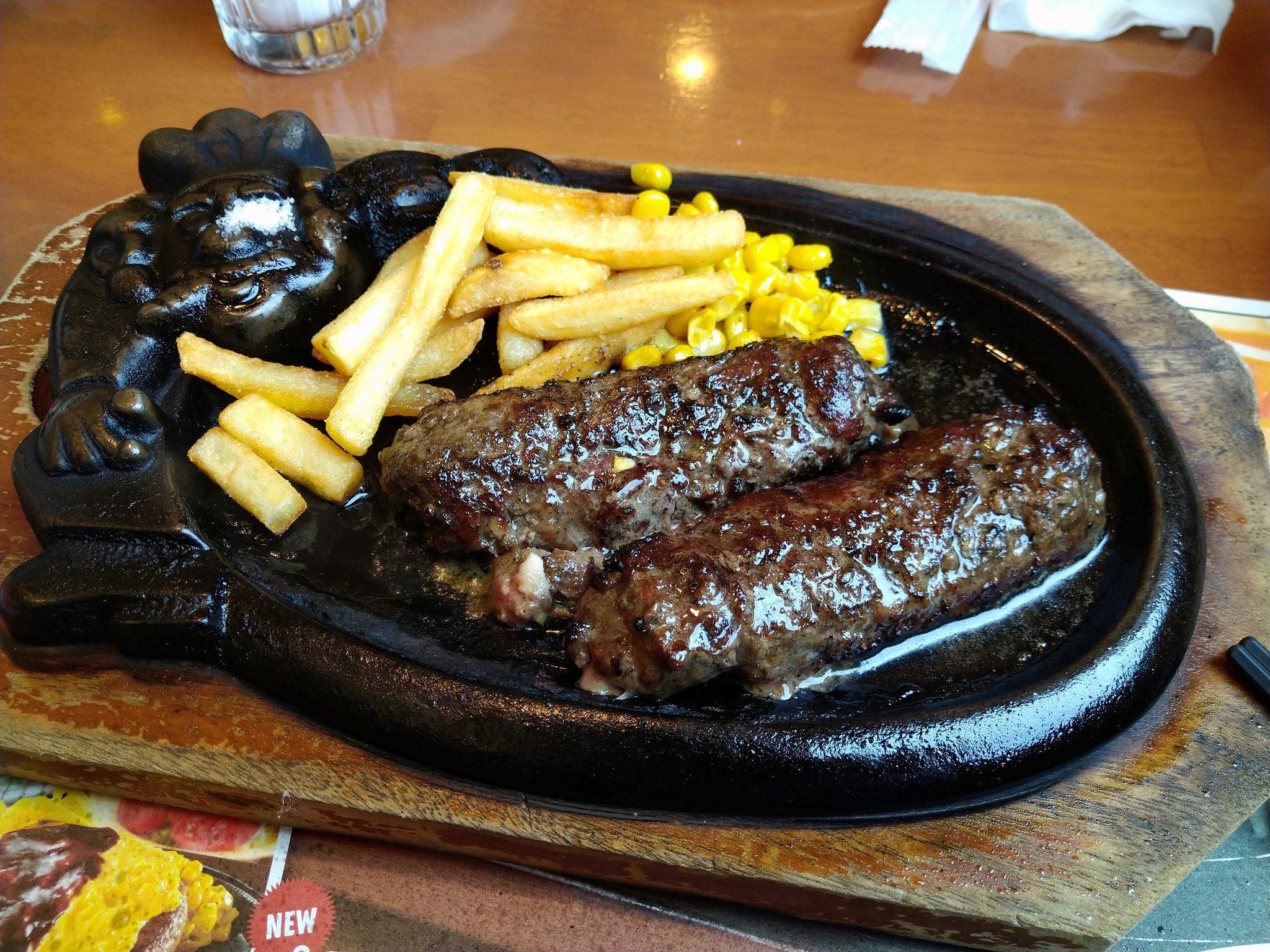 安藤正樹 11 ラグコスフル参加予定 ブロンコビリーなう 誕生日クーポンが届いてたので 生クリームたっぷりの シフォンケーキ頂きます ブロンコビリー 誕生日 バースデー 飯テロ T Co Ktvuseyoas Twitter