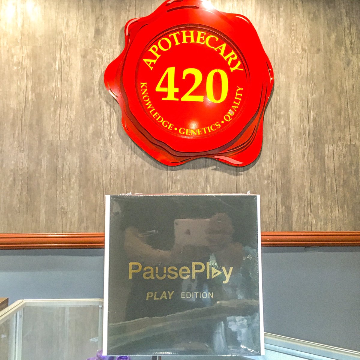 Apothecary_420's tweet image. @pauseplay420 Pause Play Black Box 📦 has landed 🛩🛩🛩
•
#PausePlay
#KnowledgeGeneticsQuality
#Apothecary