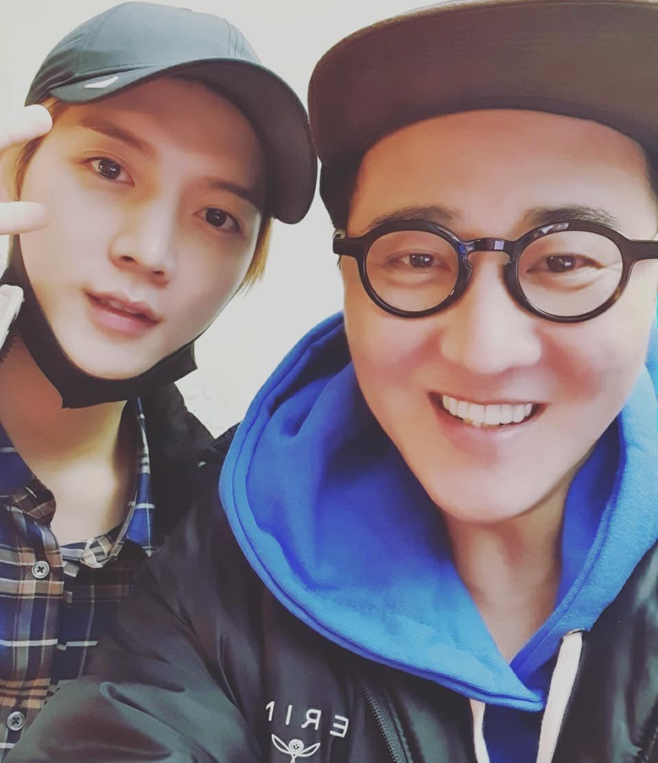 NUEST_House's tweet photo. 200404 เร็นจาก instagram ของคุณจอนยองจู (Minam TV) #REN #렌 #NUEST

"NU'EST เร็นและONEUS ยองโจ ที่น่ารักของเรา
ขอให้พรสวรรค์ของมินกิและยองโจประสบความสำเร็จพุ่งสูงขึ้นสู่ฟากฟ้า
อาน่ะ ~ไม่ว่าเมื่อไรก็จะอธิษฐานให้ด้วยหัวใจเสมอ

โปรดมอบความรักให้กับ Nuest&amp;Oneus กันเยอะๆด้วยนะครับ~~" https://t.co/4uDgK6FrBT