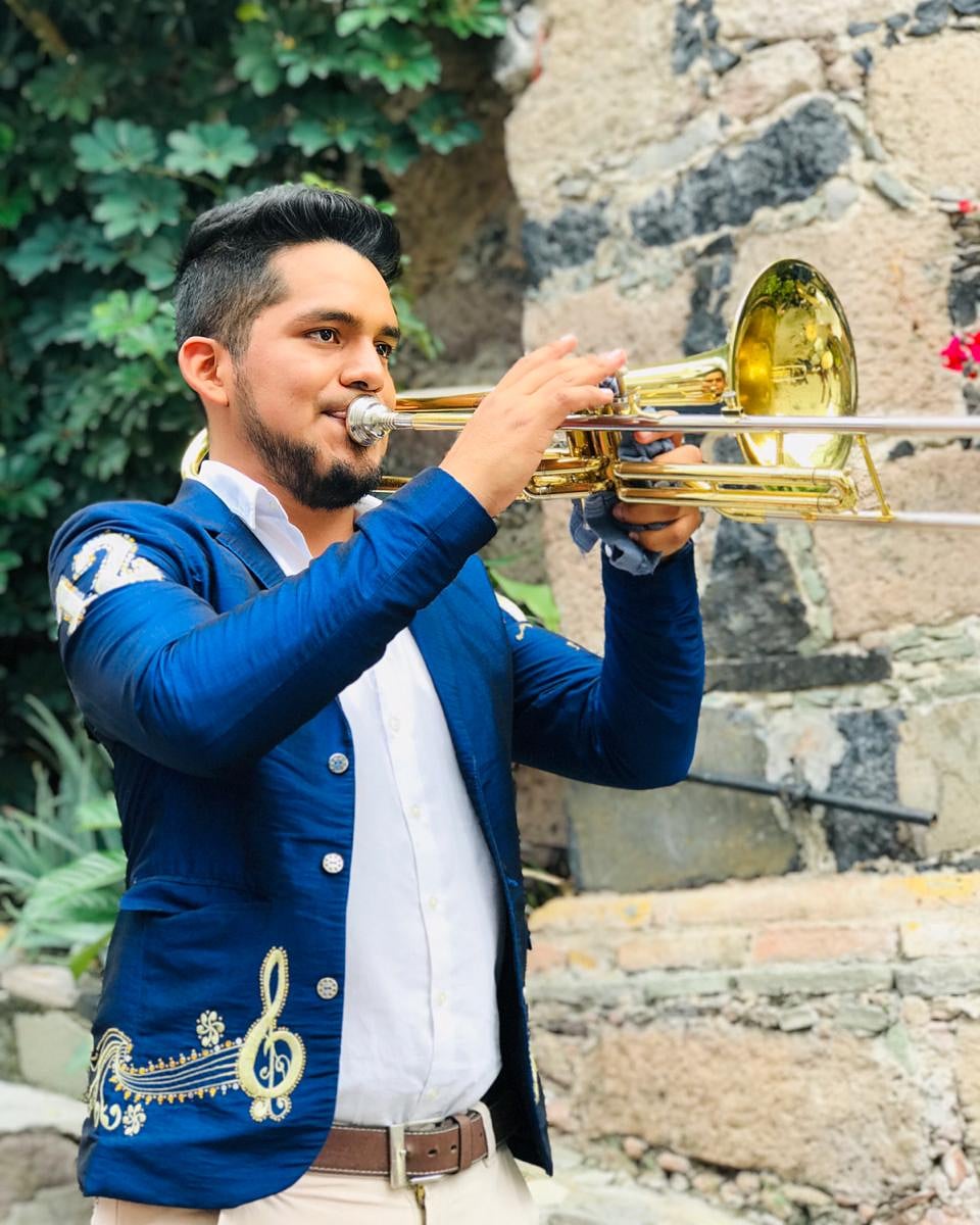 Chicosdelabanda's tweet photo. Hoy queremos felicitar a nuestro compañero (Luis) #Trombonero "FELIZ CUMPLEAÑOS" 
De parte de tus compañeros te deseamos que la pases de lo mejor bendiciones.👌 #SinPerderElPasoNiElPiso #CB 🎺 https://t.co/eql3cQxzf3