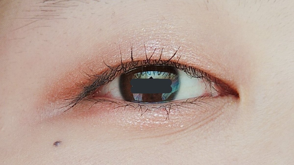 ちよ Twitterissa 窓際で写真撮ったらめちゃくちゃキレイな目の色になった 気がする アイメイクの練習中 むずかし