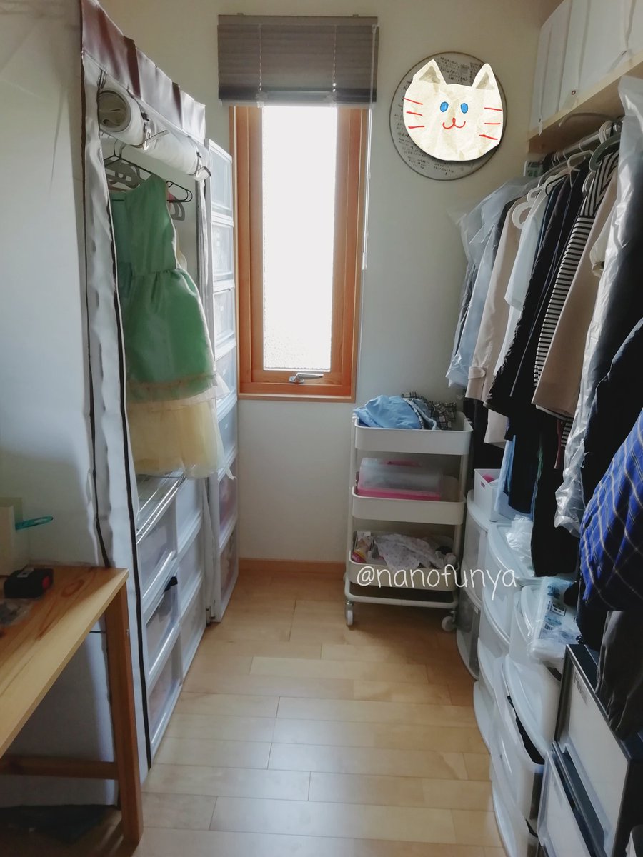 なのふな Beforeは辛くて撮れなかった 窓の下にサイズアウト服とスキーウェアと紙袋に入った謎の書類とかが1メートル積み上がってるとこを想像していただければ もともと家族全員の服収納するファミリークローゼットなのにサイズアウト服は子供部屋に なのふな Beforeは辛くて撮れなかった 窓の下にサイズアウト服とスキーウェアと紙袋に入った謎の書類とかが1メートル積み上がってるとこを想像していただければ もともと家族全員の服収納するファミリークローゼットなのにサイズアウト服は子供部屋に