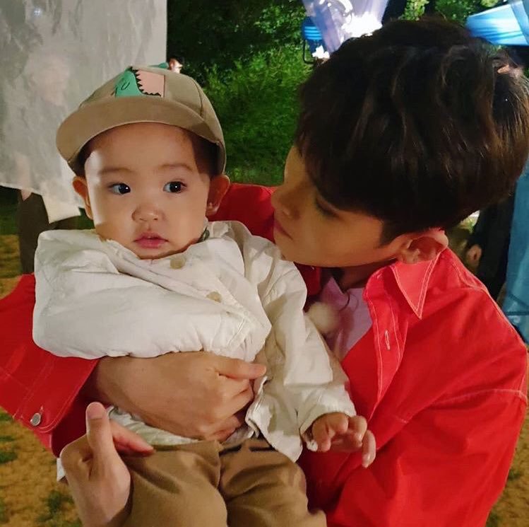 he will be the best qtpie dad. Ryeowook bestest dad!