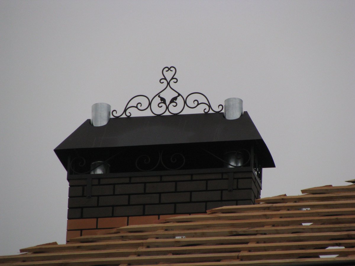 Дымарь на крыше дома