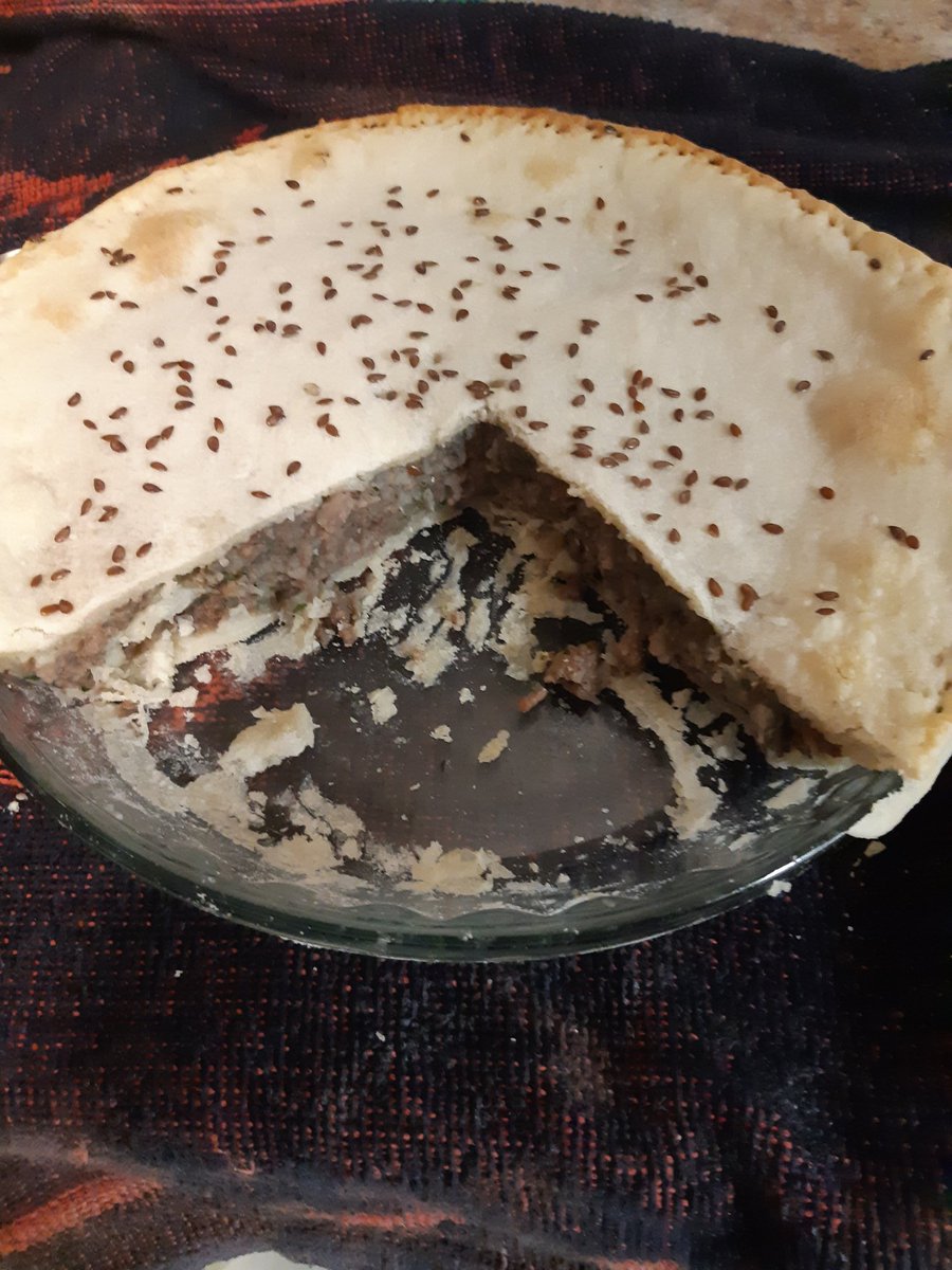 CoopOwen's tweet photo. Sunday special meat pie like #HOS2131. Everyone look at @GetCracking and @RestaurantInt. https://t.co/2LtqihUHt9