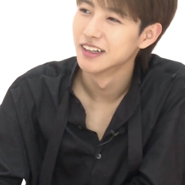 อหหหหหหหห อินจุนคอเสื้อนะคอเสื้อ y_____y