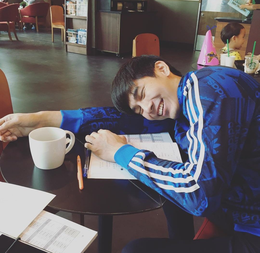 Mew Suppasit Jongcheveevat  @MSuppasitBirthday: February 21California blue-bell = Patriotism