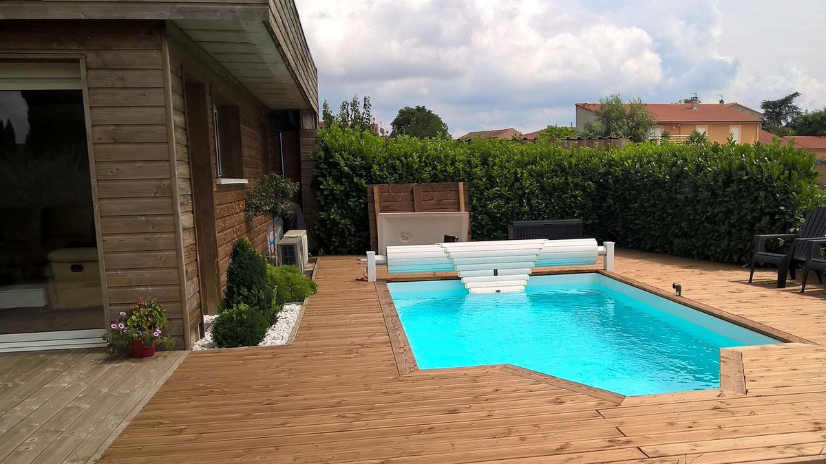 PoolBuildings's tweet image. Spending more time with the family at home, these days?
YOU NEED A GARDEN POOL!

Our inventory of reinforced polyester pools have just been updated with specs and dimensions, colours and kit accessories.

What are you waiting for? DIVE IN TODAY!

mypooldirect.co.uk/polyester-pool…