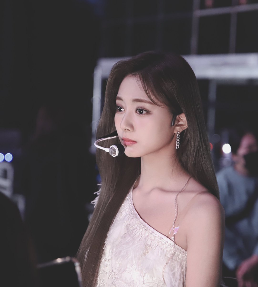 Save the best for last. Dropping this photo here as the closing for this thread. For more shots, you can check the lastest episode from TWICE POST or simply, click the link below. <3[ http://naver.me/F5uSSNAo ]