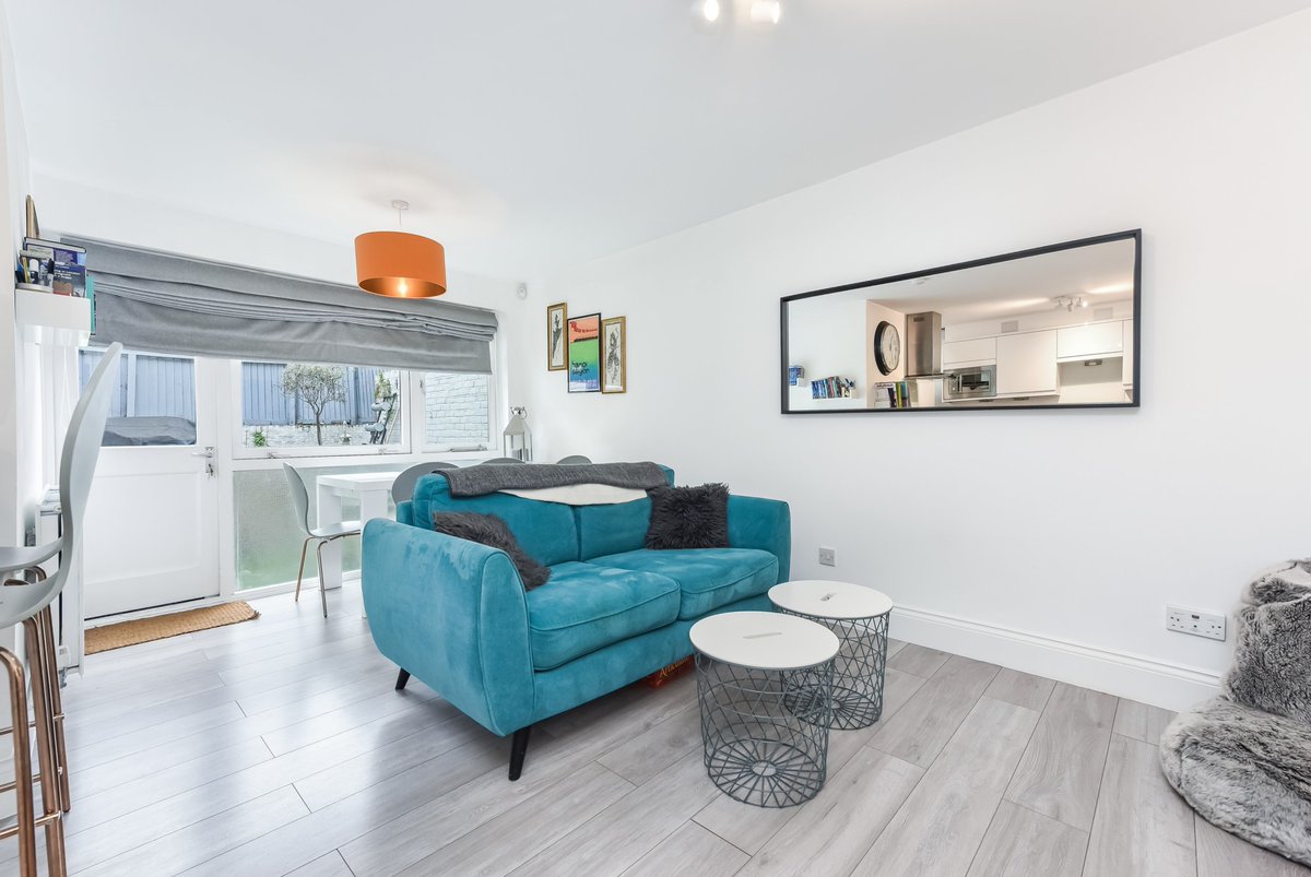 lt_worcester's tweet photo. 1 bed Flat, Open plan living area, fully integrated kitchen, lounge space, dining area &amp; private garden. master bedroom, bathroom &amp; entrance hall.
Oval tube station Northern Line &amp; easy access to A3.  visit https://t.co/URkFz6Ccks
#ForSale #London #Property #EstateAgent #SW9 https://t.co/fEuFydhfEl