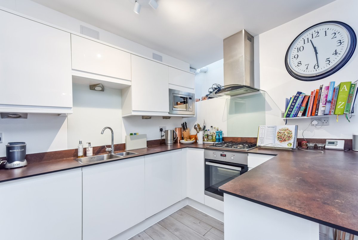 lt_worcester's tweet photo. 1 bed Flat, Open plan living area, fully integrated kitchen, lounge space, dining area &amp; private garden. master bedroom, bathroom &amp; entrance hall.
Oval tube station Northern Line &amp; easy access to A3.  visit https://t.co/URkFz6Ccks
#ForSale #London #Property #EstateAgent #SW9 https://t.co/fEuFydhfEl