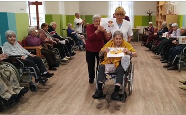 Les residències acosten les xarxes socials a la gent gran en temps de confinament bit.ly/2V41A6D