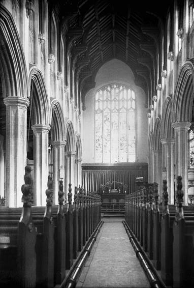 Finally, here's a photo of the interior of St Stephen's church in  #Norwich taken in the late 1930s by local photographer George Plunkett  http://www.georgeplunkett.co.uk/Norwich/ram.htm  (7/7)