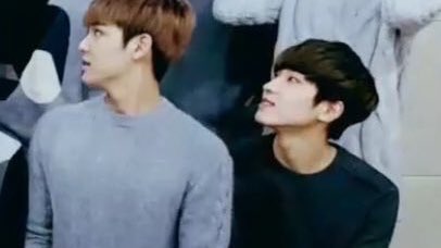 In conclusion, what this thread is trying to say is: Wonwoo’s posture is absolutely doomed and I can relate. rip our backs. But at least he looks cute.