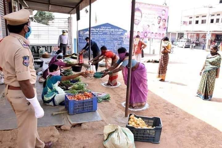 9/...informal economy like Zimbabwe. They have found ways to implement social distancing and hygiene at market places; thus preventing  #COVID19 & continuing with informal economic activities. There is no need to antagonize vendors and to destroy foodstuffs that are already in...