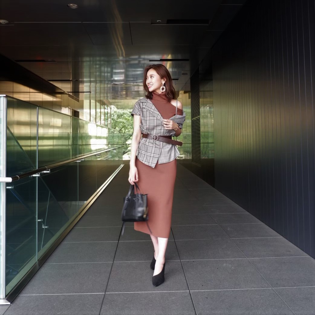 Rienda Pa Twitter Time Sale 今なら60 Off 4月6日11 59まで デコルテのオープンディテールのiライン ワンピース 半袖で二の腕もカバー出来ます 程よい肉感と長く着用出来る糸感がpoint オープンショルダーニットワンピース T Co Sw3p4b2c0a