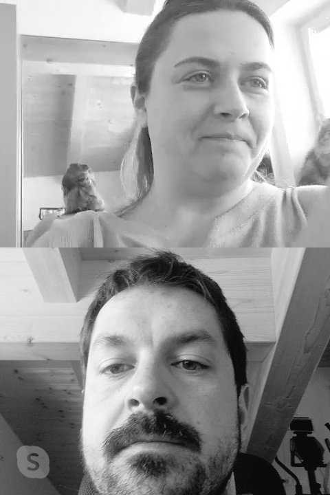 Stefania_P87's tweet photo. Convivenza e #smartworking  ai tempi del #covid_19italia: da una stanza all'altra ci si ostina a fare le prove di interviste video #agili. #okboomer #failedsystem https://t.co/3a58vH2SWE