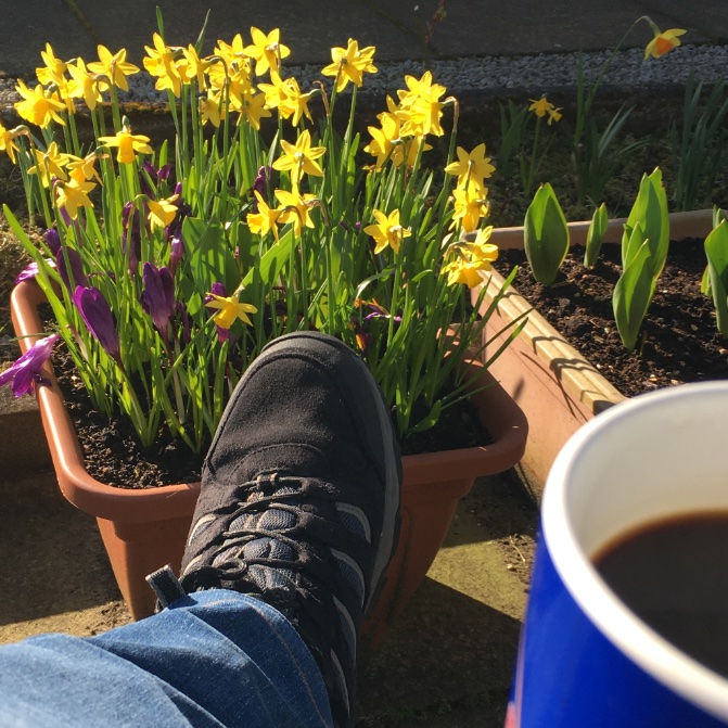 way_leading's tweet photo. Tempting though it is to enjoy some sunshine, please follow guidance  and keep local. Very local. #StayHomeSaveLives https://t.co/7JL1XA0DXI