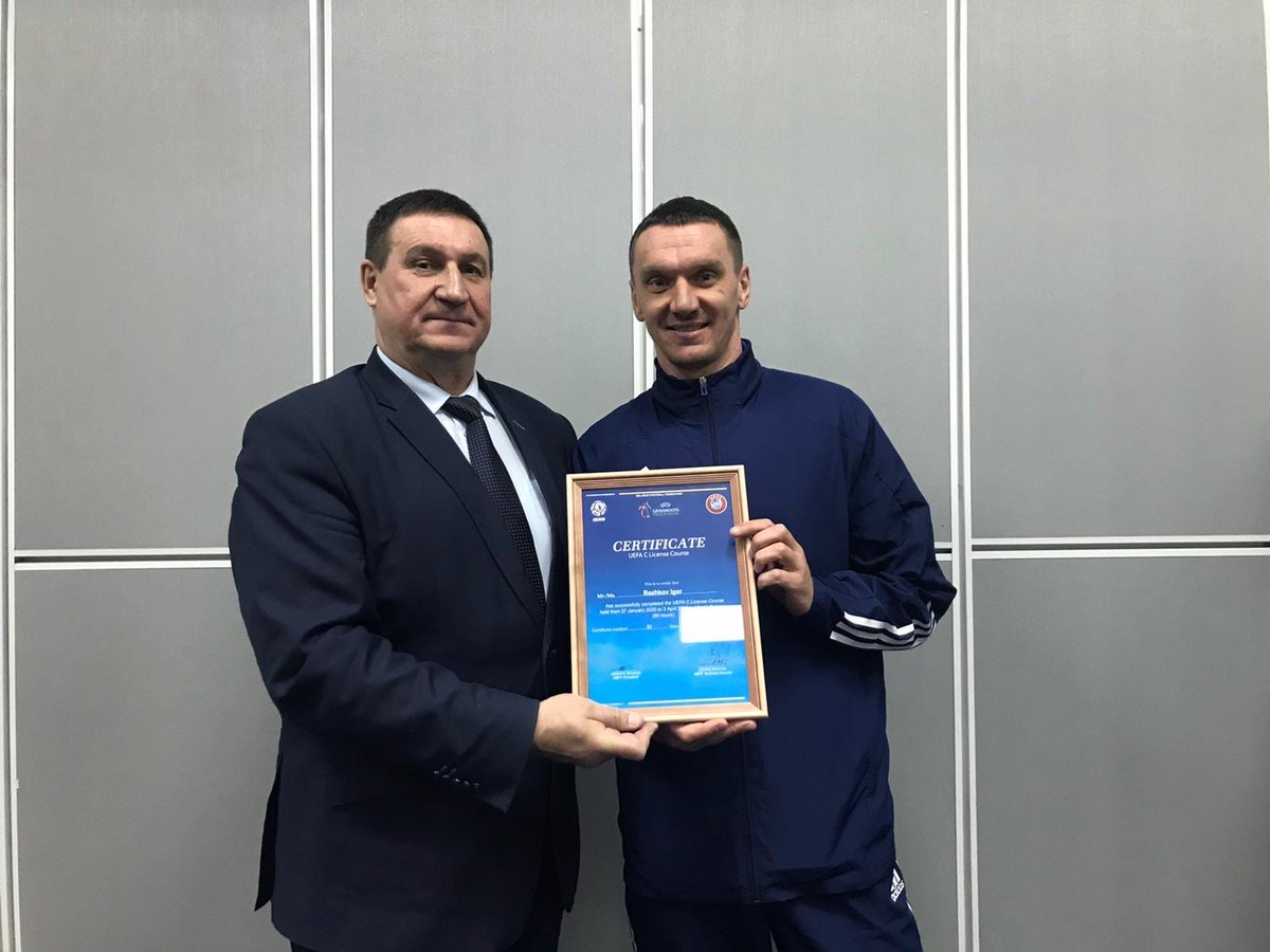 pfcarsenal's tweet photo. 😃 Начинаем день с хороших новостей

💥 Рожков Игорь Александрович получил тренерскую лицензию УЕФА категории «С»

✊🏻 Поздравляем!

📸: АБФФ

#межсезоньеАрсенал https://t.co/AsKaTXggUa