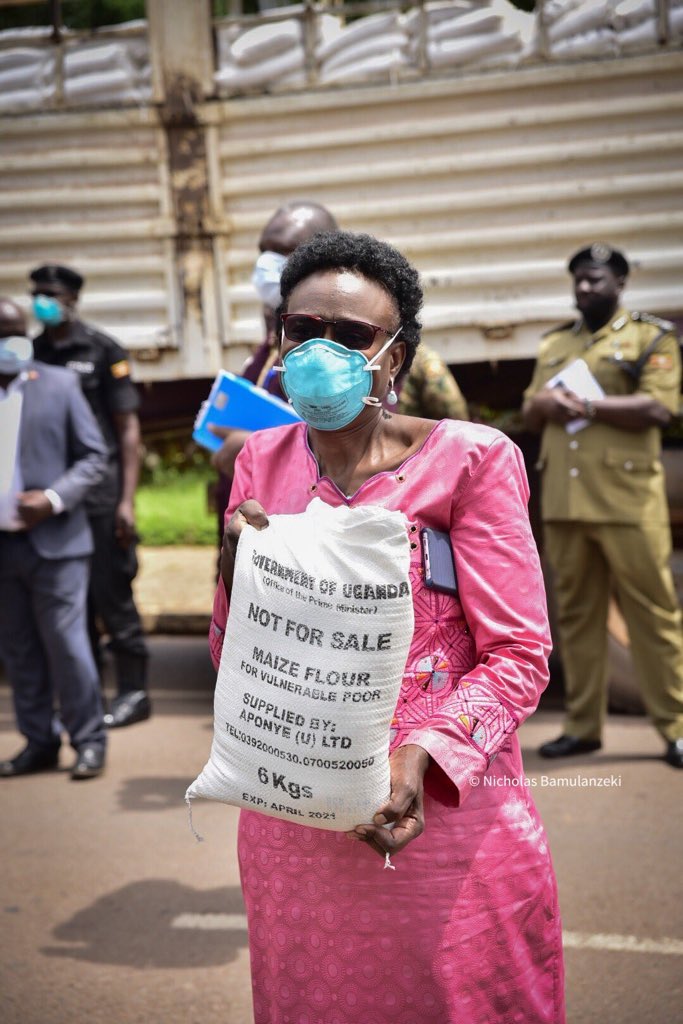 JaneRuth_Aceng's tweet photo. This morning, the Prime Minister Rt. Hon. @RuhakanaR flagged off the relief food distribution drive to vulnerable people of Kampala and Wakiso following the lockdown and COVID-19 outbreak in #Uganda. #STAYSAFEUG
Thank you @bamulanzeki for the lovely pictures. https://t.co/gjIXFw2Apx