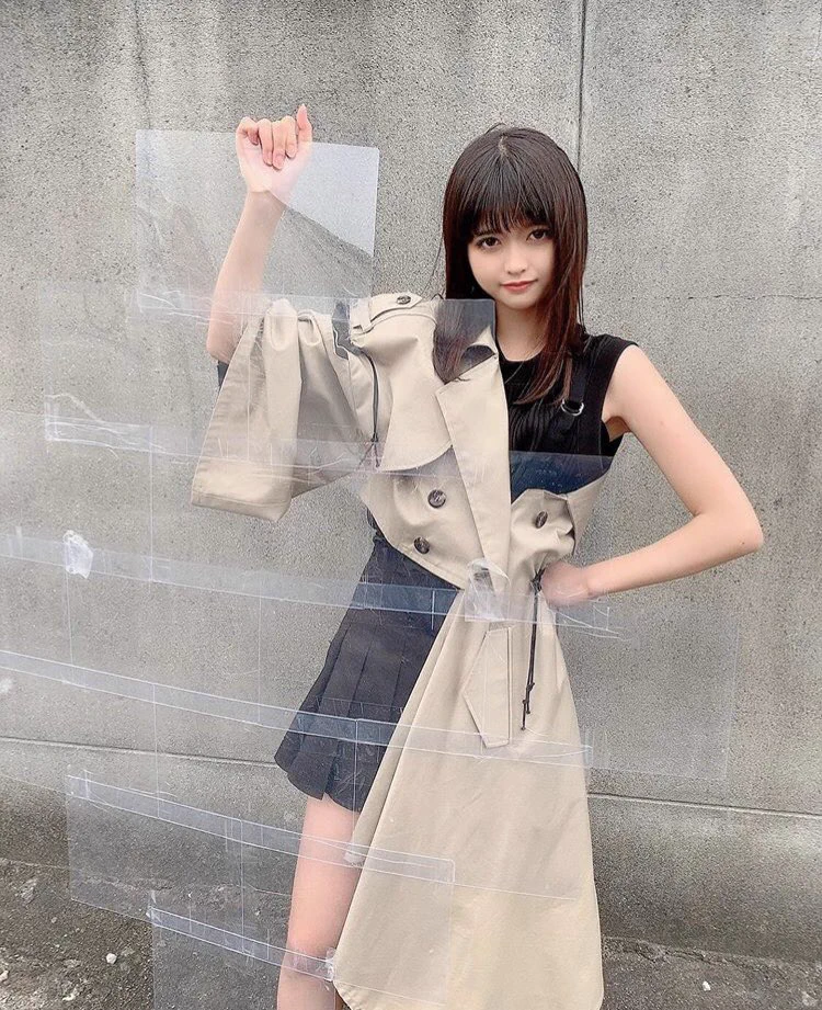 まずちゃんと服を着て欲しいｗｗ景井ひなさんのTikTokが服を着てても着てないように見えるｗｗ