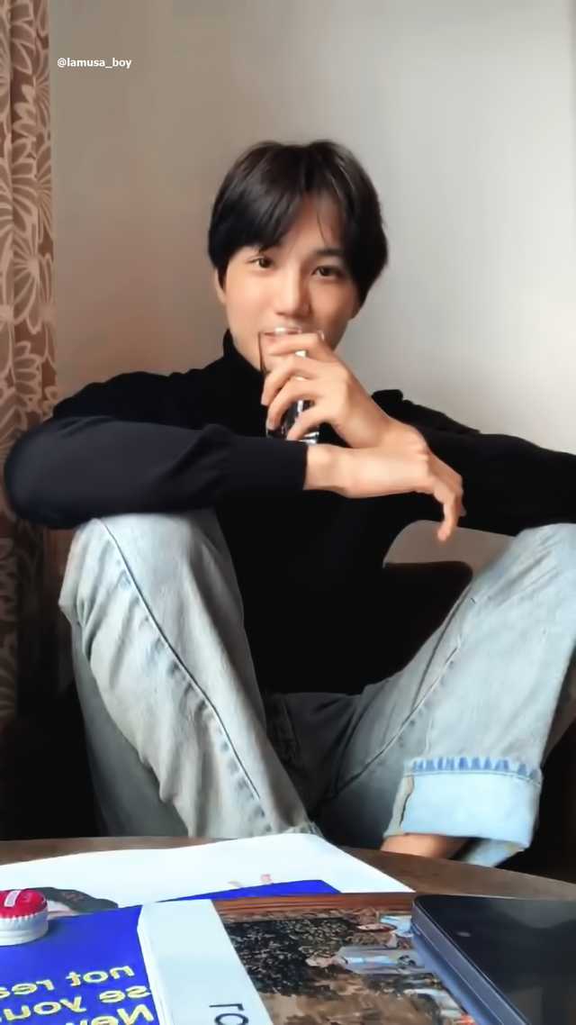 fuck it      —kim jongin being peak boyfriend material;      [a thread]