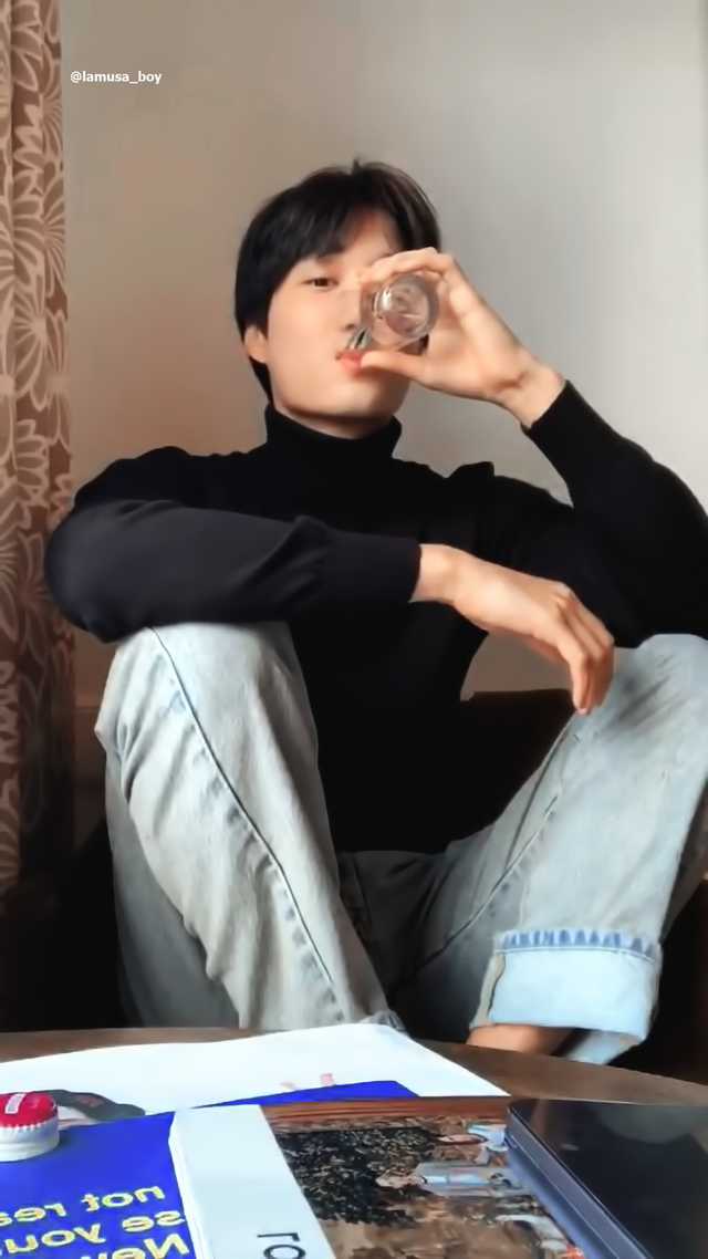 fuck it      —kim jongin being peak boyfriend material;      [a thread]