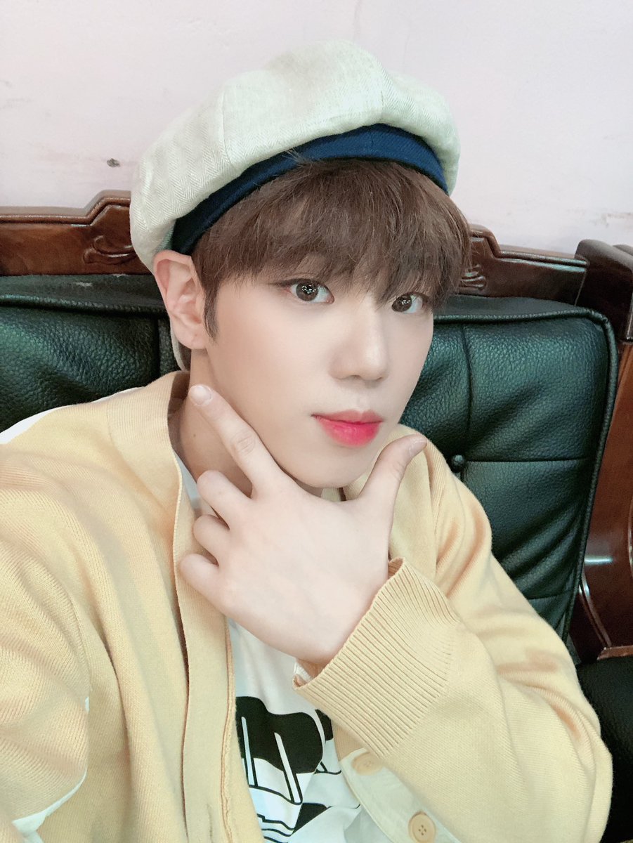 official_ACE7's tweet photo. [#ACE_PHOTO] 📸

4월의 시작도 #팝스인서울 꽈니랑
함께 해주신 초이들 감사합니다 💓

다음 주는 어떤 내용으로 찾아올지
기대 많이 해주세요 *•̀ᴗ•́*

매주 월~금 오후 3시 30분 / 토요일 오후 1시
본❗️방❗️사❗️수❗️

#ACE #에이스 #KIMBYEONGKWAN
#김병관 #POPSINSEOUL #arirangTV https://t.co/LEq5PaxxVH