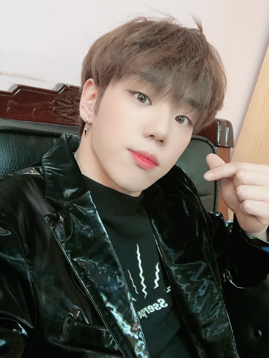 official_ACE7's tweet photo. [#ACE_PHOTO] 📸

4월의 시작도 #팝스인서울 꽈니랑
함께 해주신 초이들 감사합니다 💓

다음 주는 어떤 내용으로 찾아올지
기대 많이 해주세요 *•̀ᴗ•́*

매주 월~금 오후 3시 30분 / 토요일 오후 1시
본❗️방❗️사❗️수❗️

#ACE #에이스 #KIMBYEONGKWAN
#김병관 #POPSINSEOUL #arirangTV https://t.co/LEq5PaxxVH