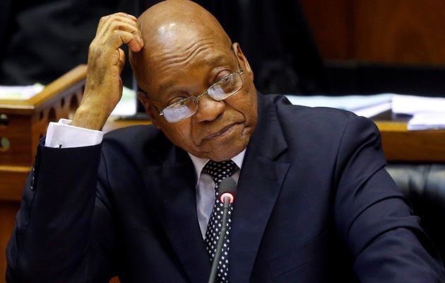 AdvoBarryRoux's tweet photo. Dollar vs Rand : R19.05
Euro vs Rand : R20.58
Pound vs Rand : R23.37 
Can someone please find Nomvula Mokonyane &amp; tell her to go &amp; pick up the Rand. #JunkStatus https://t.co/2phmTmRPGI