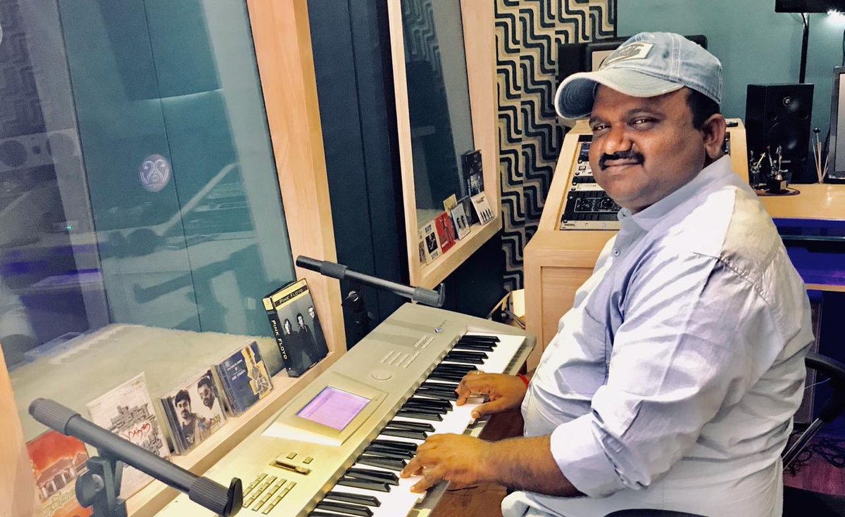 onlynikil's tweet photo. National award winning Director @seenuramasamy ‘s #coronavirusindia awareness song #UnnaiKaakkumNeramIdhu Music by @NRRaghunanthan sung by #Senthildas
https://t.co/JjAYGpfoOG
@onlynikil #NM
#StayHomeStaySafe
#CoronaAlert https://t.co/HQaIg6qYtE