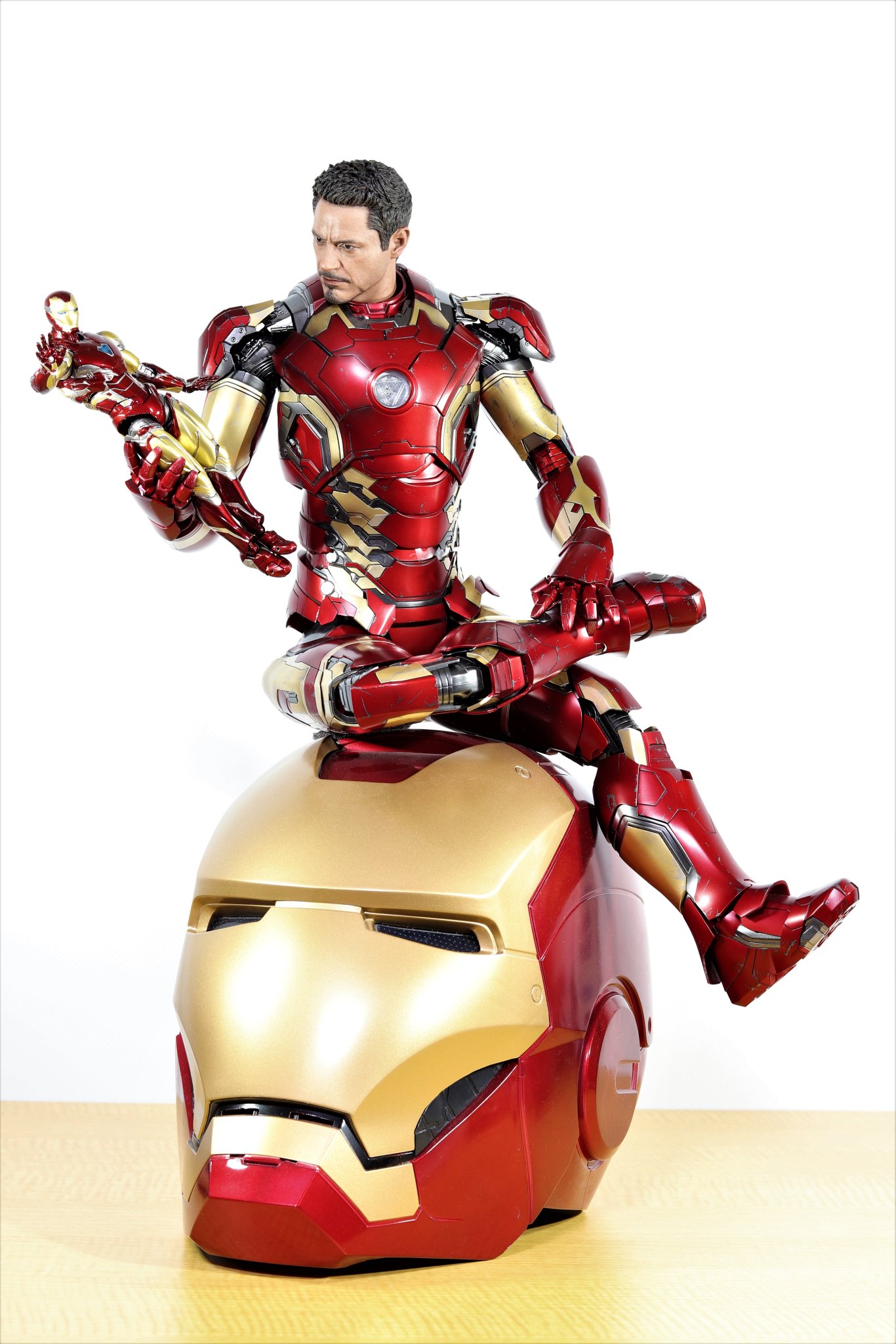      Happy Birthday Robert Downey Jr. !!!              (´    ) 