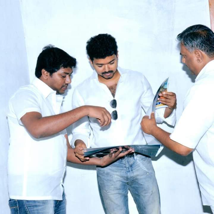 VJ_Sarvanan's tweet photo. #தங்கதளபதியாரின் நல்லாசியுடன் இன்று பிறந்தநாள் காணும் பாசமிகு என் அண்ணன் #Sampaul #Jayakaran அவர்களுக்கு #சோழவந்தான் #தொகுதி தலைமை மக்கள் இயக்கம் சார்பாக வாழ்த்துக்களை தெரிவித்துக்கொள்கிறேம்!!!
@actorvijay @BussyAnand @vijaypuli22 @Dr_Ecr_official @ghillisuresh_22 https://t.co/VbHQIjmjBD