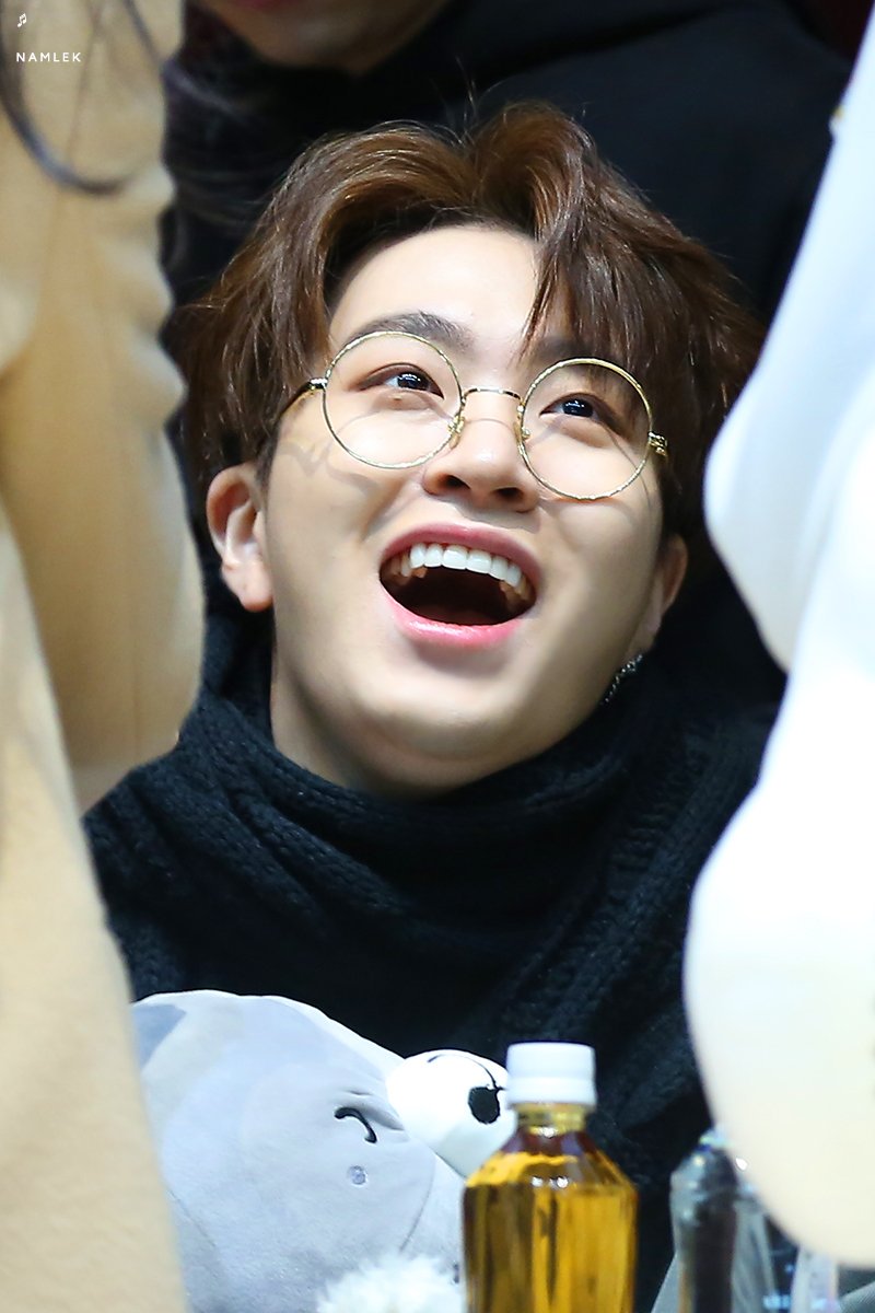 a thread of youngjae habits i find endearing #영재  #GOT7  @GOT7Official