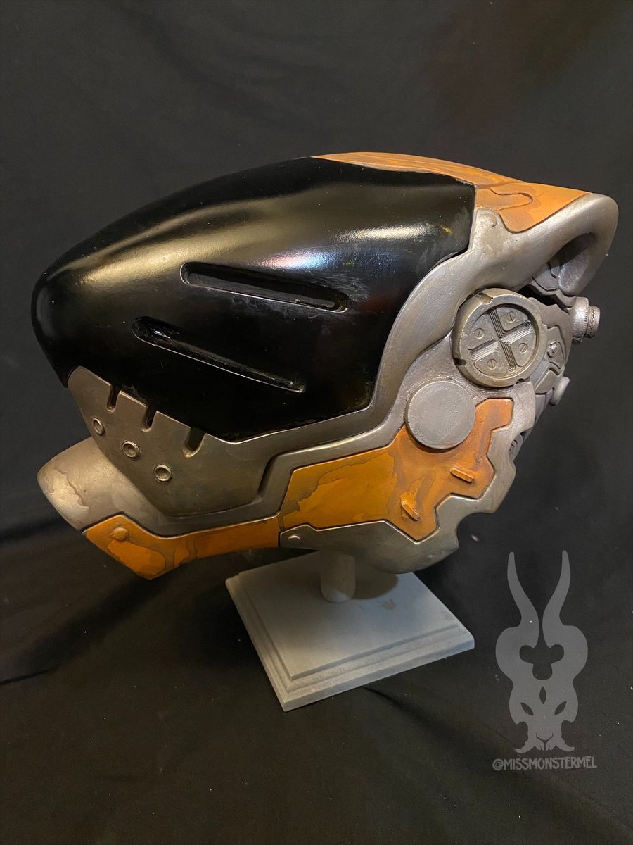 missmonstermel's tweet photo. Started painting up the Tigerbot helmet...who knows how the end result will look! 🧐 ( yes, blanks at some point) #missmonstermel #missmonster #tigerbot #tiger #robot #helmet #prop #cyborg #propmaker #monsterclay #smoothon https://t.co/WhZyp0xCQs