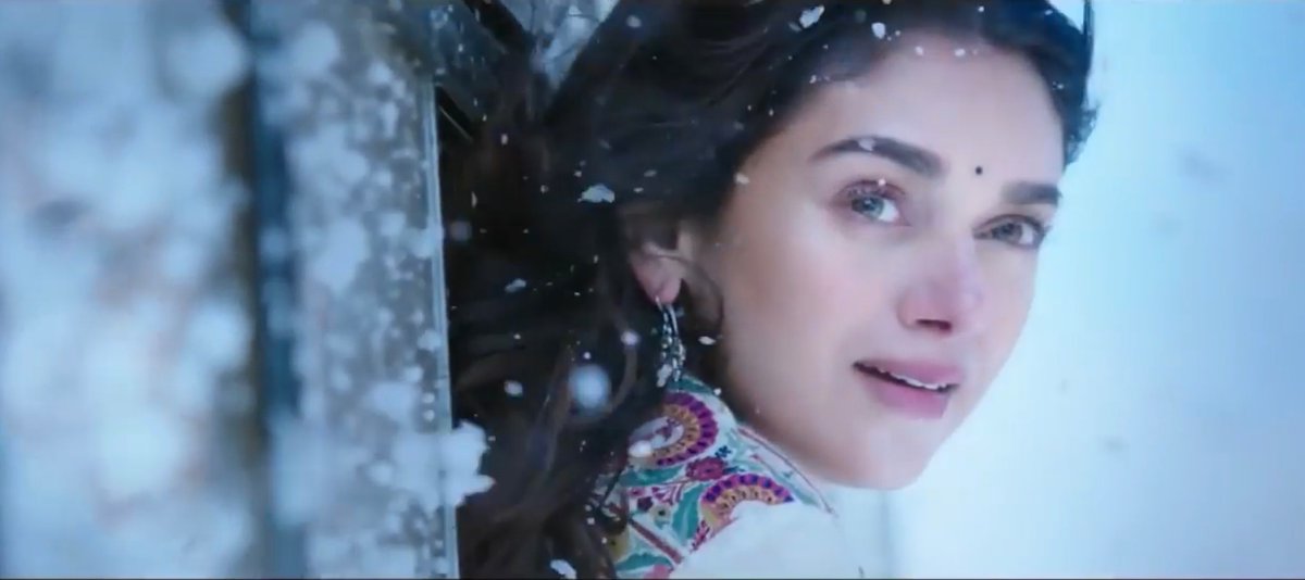 QueenAditiFC's tweet photo. Dear time,

Do freeze when she smiles;
Let the Destiny fall in Love with her smile!

Lots of Love for u #Adu❤️
@aditiraohydari 😍❤️😍 https://t.co/D3ApTpYzDL
