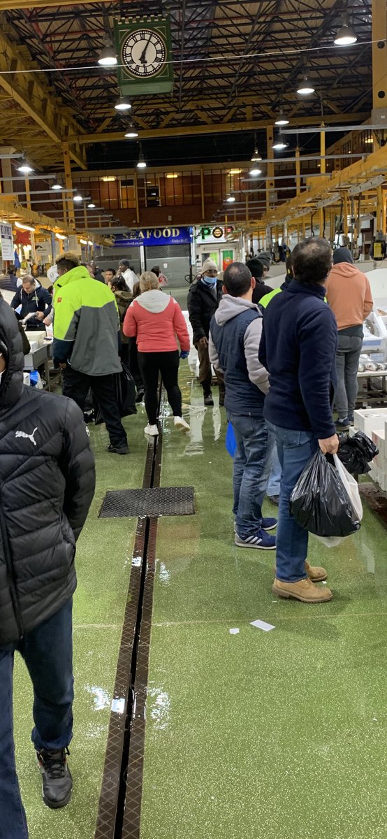 rexgoldsmith's tweet photo. Social distancing at billingsgate market. The market authorities should be ashamed of themselves for allowing this to happen! If they want fishmongers to continue to use it they should massively up their game. https://t.co/b2EcH9hUBM